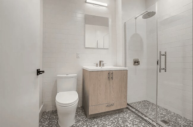 Foto del edificio - 151 W 9th St