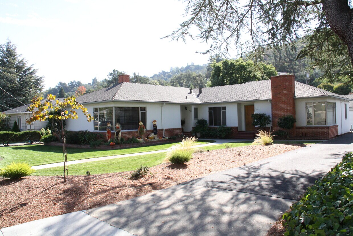 Primary Photo - 3663 Mosswood Dr