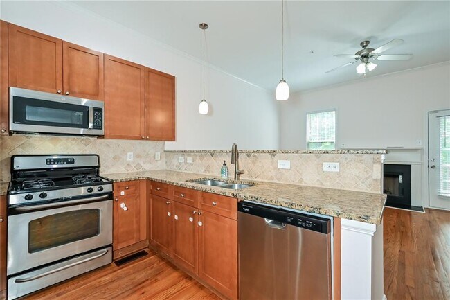 Foto del edificio - 1915 Sterling Oaks Cir NE