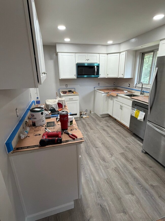 Building Photo - 421 Wyndhurst Dr