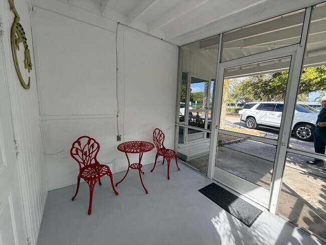 Foto del edificio - 605 E Coast Ave