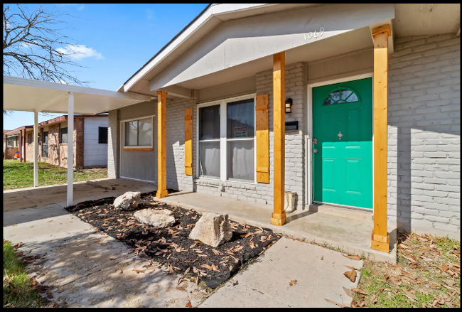 Building Photo - 1069 Vly Frg Dr