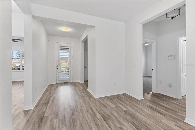 Foto del edificio - 4806 Lake Breeze Terrace