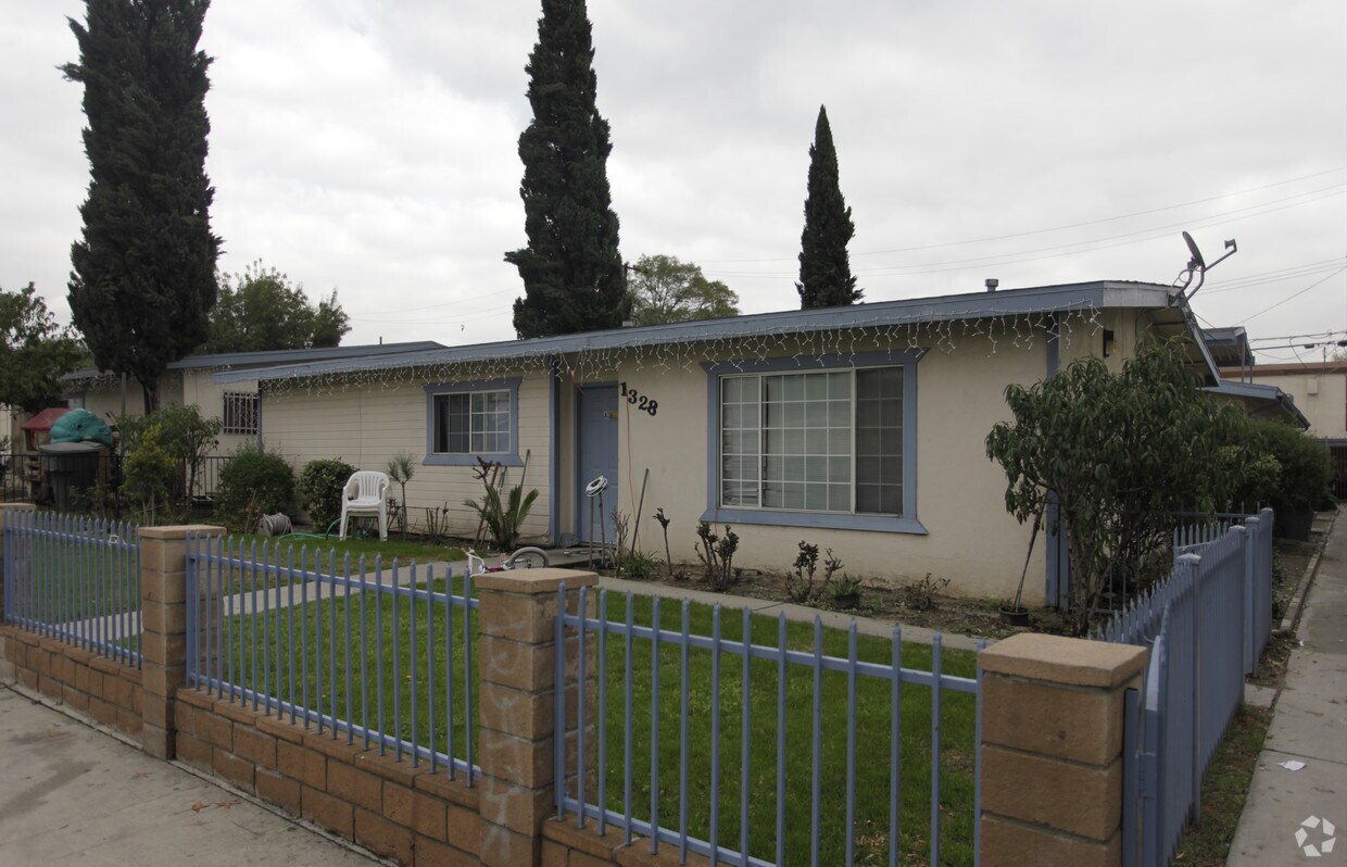 Primary Photo - 1322 N Parkside Dr