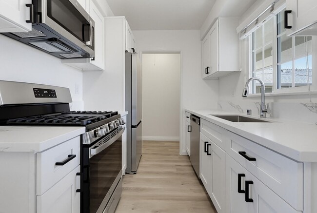Interior Photo - 6627 Crenshaw Blvd