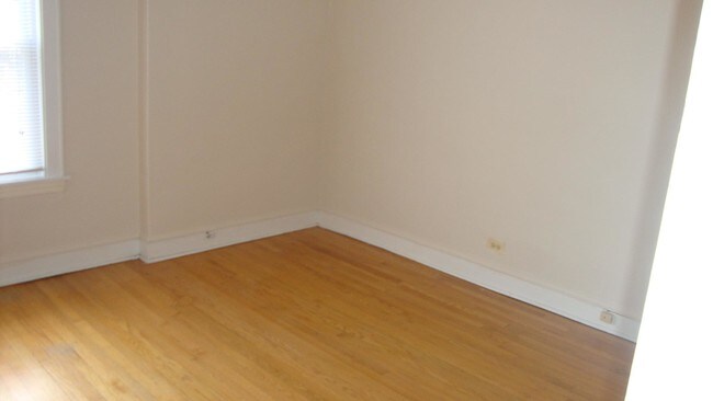 Building Photo - 4520 N Damen Ave