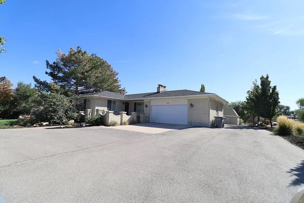 1/2 off 1st months rent! Close to Utah State University Equestrian Park! - 1/2 off 1st months rent! Close to Utah State University Equestrian Park!