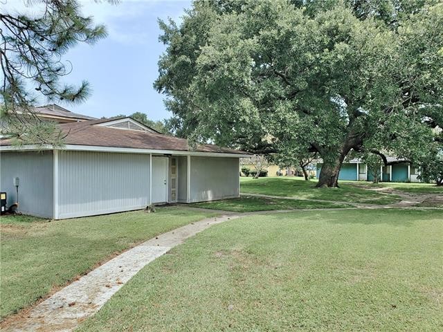 Building Photo - 1 Pine Ln