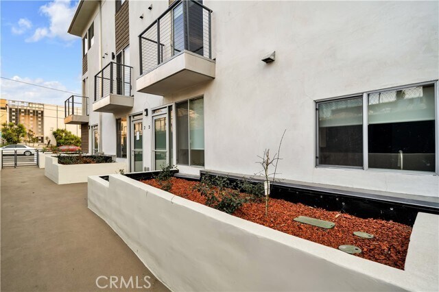 Building Photo - 1245 N New Hampshire Ave