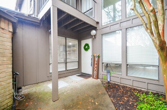 Foto del edificio - 18037 Bal Harbour Dr