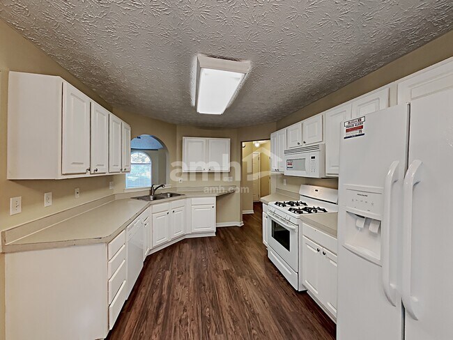 Building Photo - 2656 Lake Park Bnd