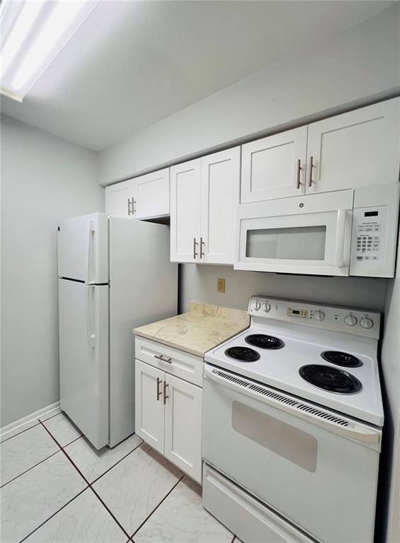 Foto del edificio - 4013 Dream Oak Pl