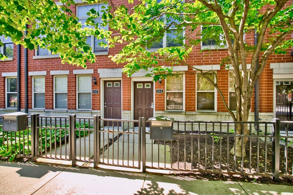 Primary Photo - 353 E Eastgate Pl