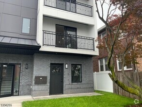 Building Photo - 1016 Augusta St
