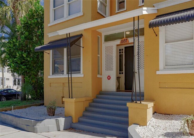 Building Photo - 1107 N Osceola Ave