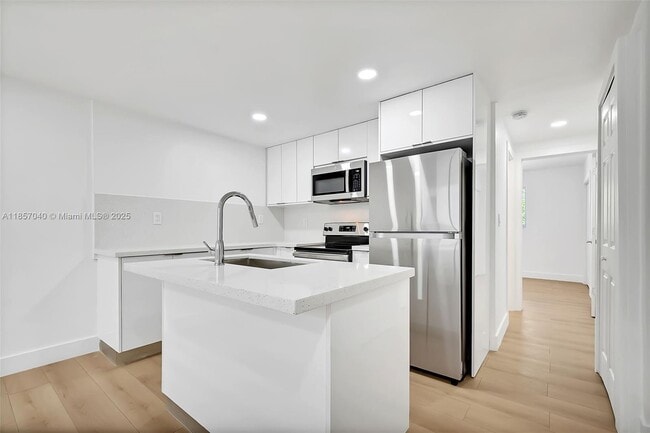 Foto del edificio - 1632 NW 16th Terrace