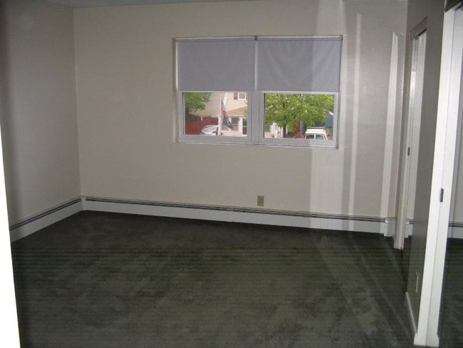 Building Photo - 176 Presidents Ln