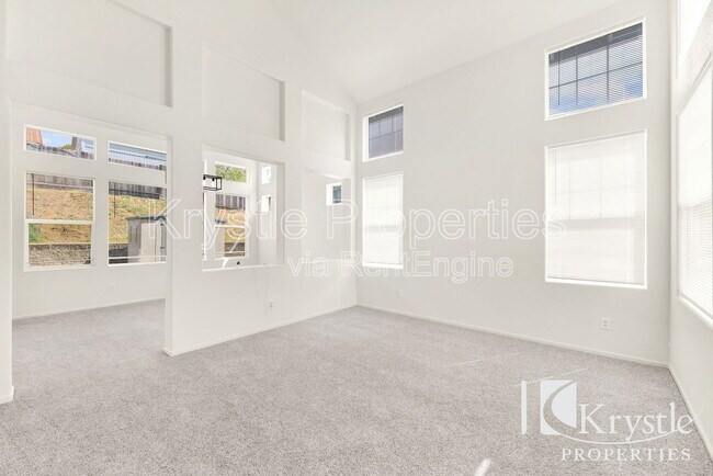 Foto del edificio - 35 Goldfinch Dr