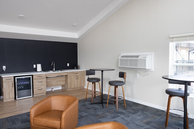 Building Photo - Elmview Apartments