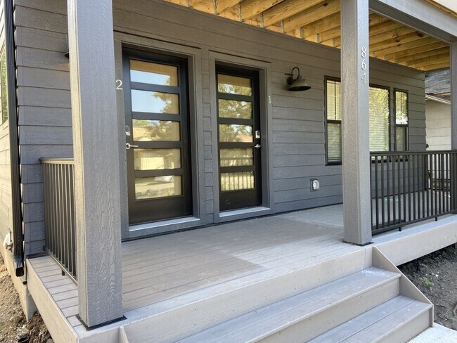 Foto del edificio - 864 18th Ave SE