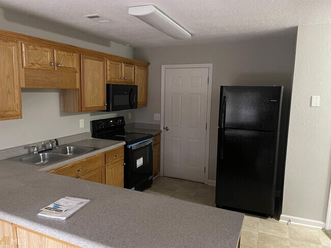 Building Photo - 6027 Creekerton Blvd