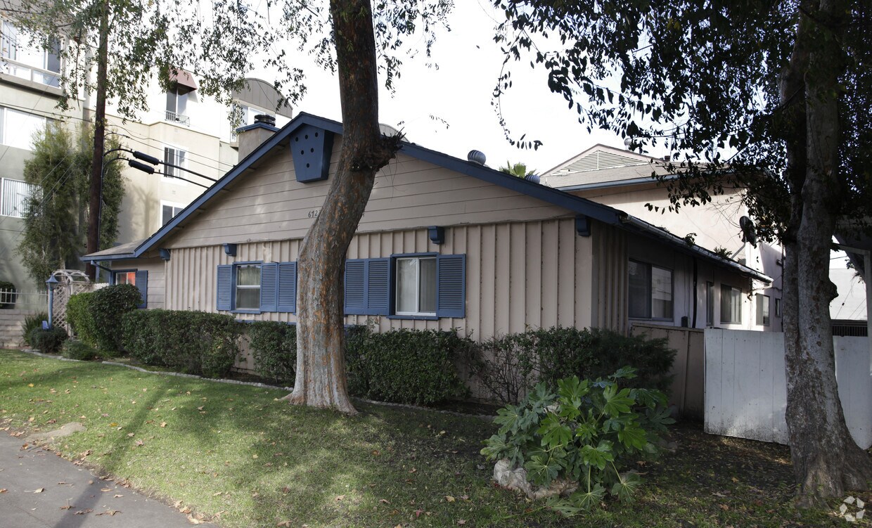 Foto del edificio - 6722 Whitsett Ave