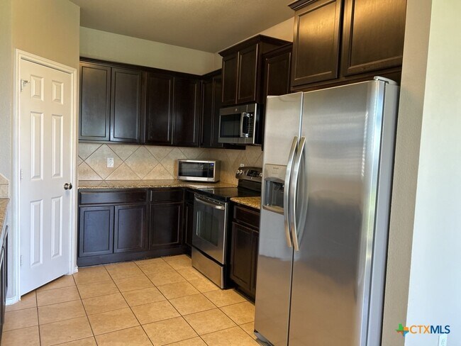 Foto del edificio - 3406 Cricklewood Drive