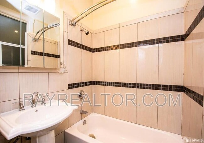 Foto del edificio - 4927 California St