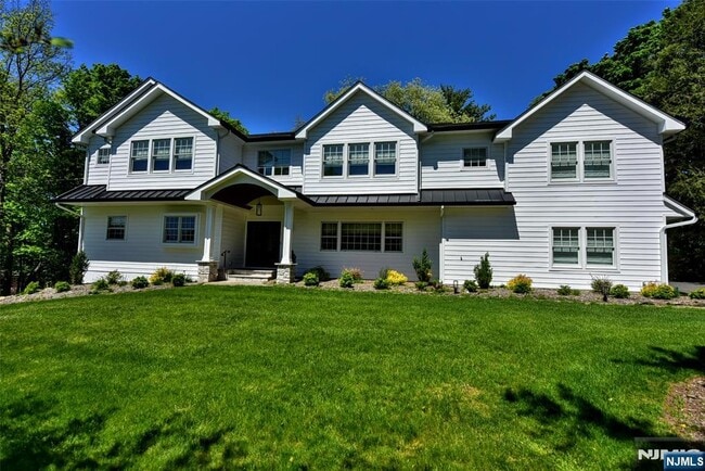 Building Photo - 17 Grandview Ave