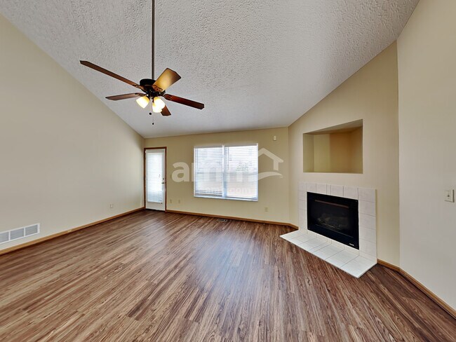 Building Photo - 1212 Preeman St