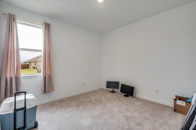 Beautiful 4BR/2BA Home with Open Floor Plan - Beautiful 4BR/2BA Home with Open Floor Plan