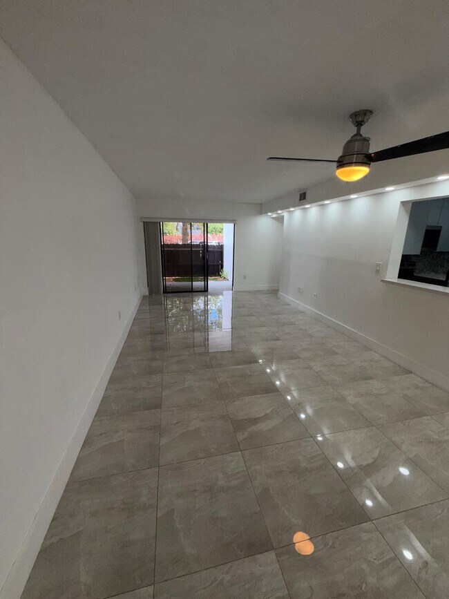 Foto del edificio - 9405 Fontainebleau Blvd