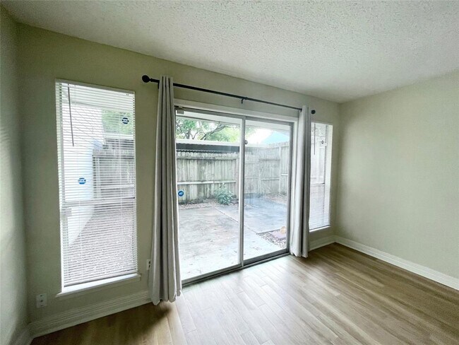 Foto del edificio - 7856 Kendalia Dr