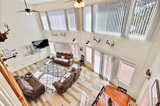 Foto del edificio - 1496 Pine Ridge Dr