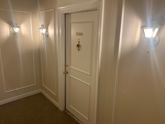 Foto del edificio - 8300 Meadow Lakes Dr