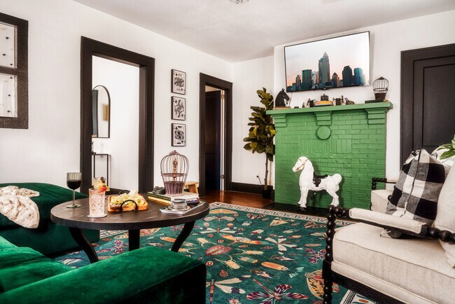 Foto del edificio - 713 Grandin Rd