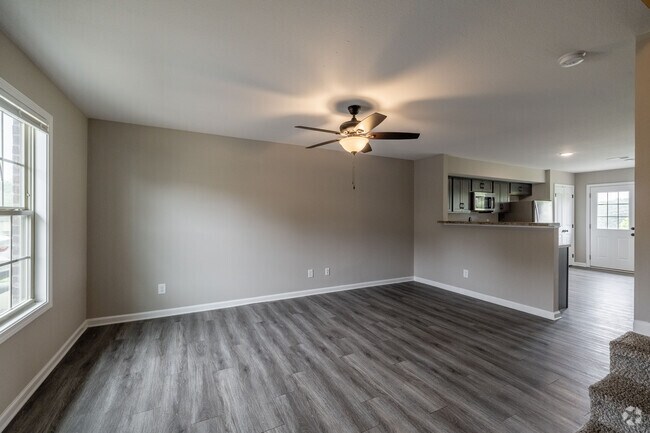 2 habitaciones, 2,5 baños - 1005 pies cuadrados - Sala de estar - Chalet Village Townhomes