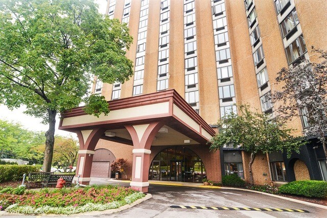 Primary Photo - 1 Renaissance Pl