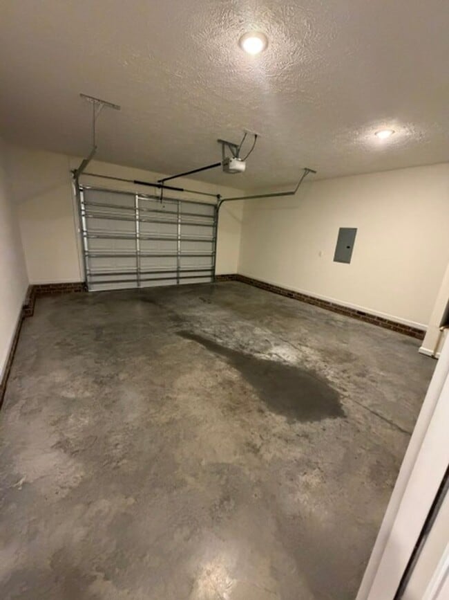 Building Photo - 811 Linwood Ave
