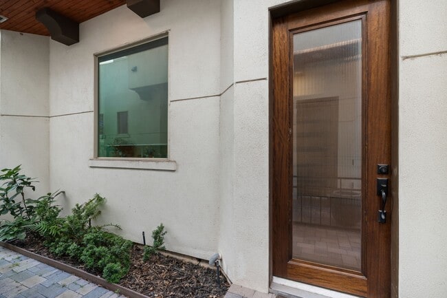 Building Photo - 3717 Newhouse St