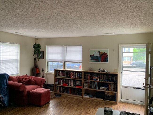 Building Photo - Duplex for Rent