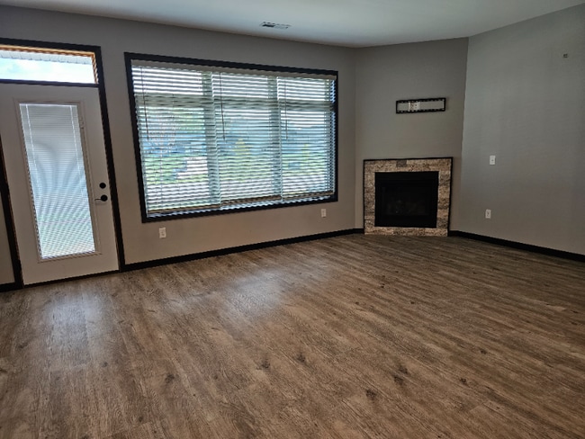 Building Photo - 613 Prairie Rose Trl