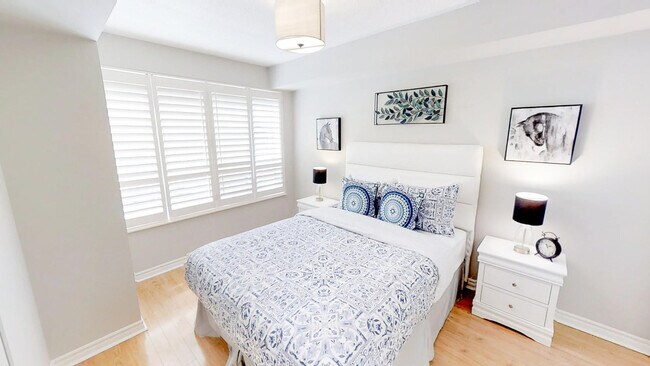 Photo du bâtiment - 270 Wellington St W