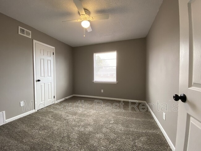 Foto del edificio - 929 Hackberry Ln
