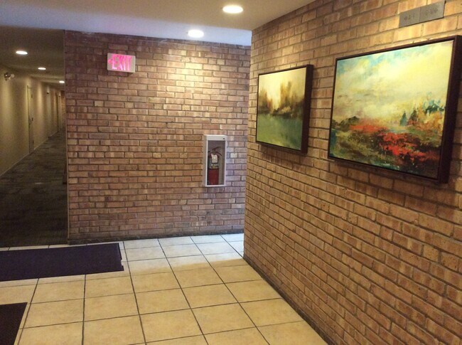 Foto del edificio - 5950 Oakwood Dr