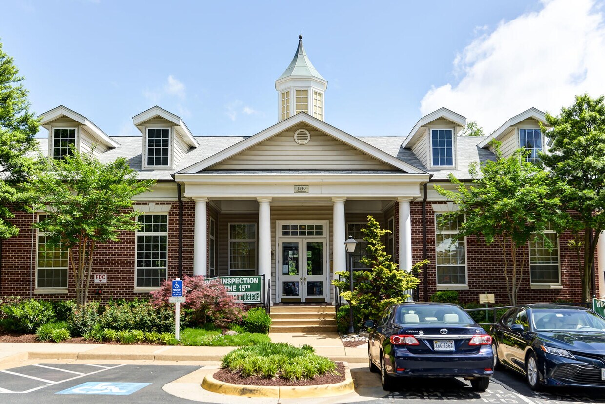 Foto principal - 1530 Spring Gate Dr.