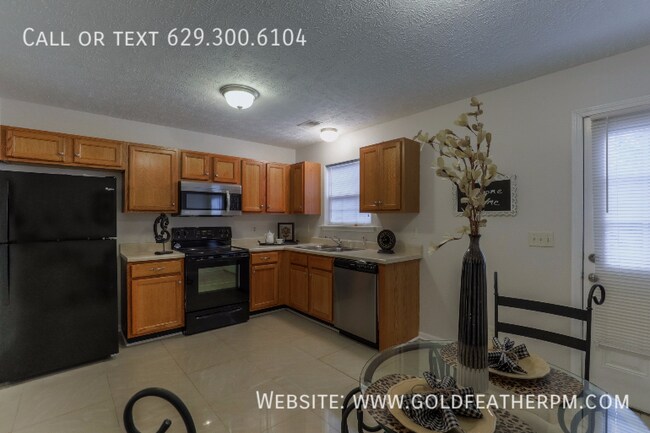 Building Photo - 1363 Benley St