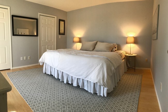 Building Photo - 16210 W Coachlight Dr