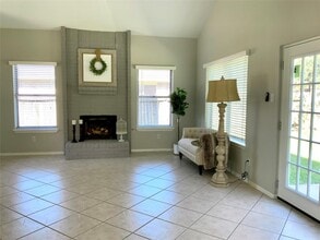 Building Photo - 1139 W Brompton Dr