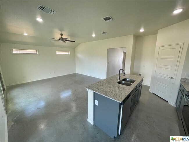 Building Photo - 1002 Cilantro Rd
